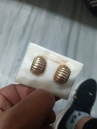 Pendientes chapados en oro