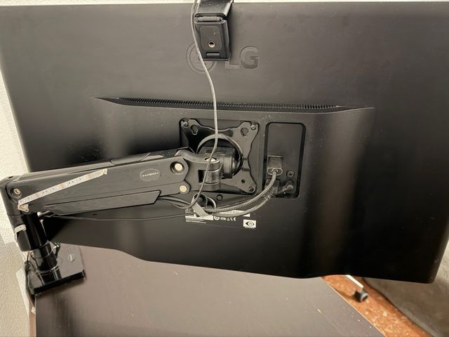 Monitor LG 32” 4K UHD