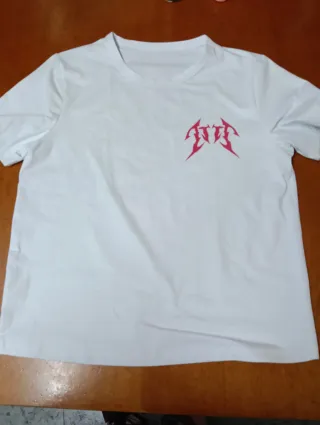 Camiseta blanca con estampado