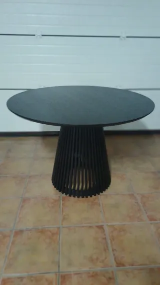 Tavolo rotondo Jeanette in legno massello