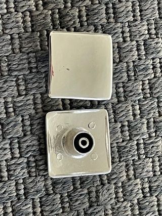 2 Tiradores Plateados Cuadrados