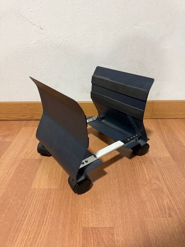 Soporte para PC con ruedas