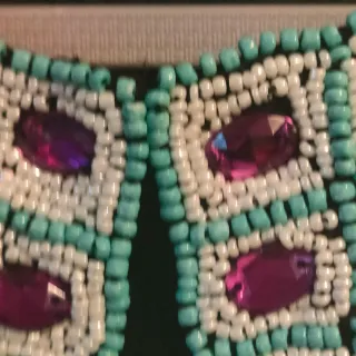 Chaqueta negra bordada con espejos