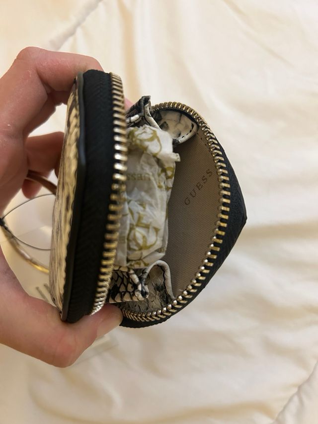 Monedero Guess Corazón Python Nuevo