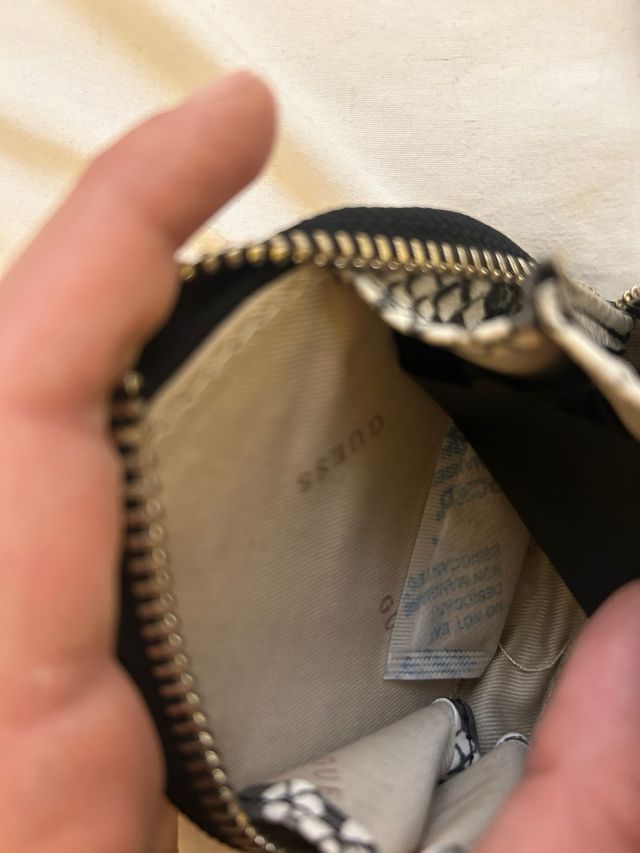 Monedero Guess Corazón Python Nuevo