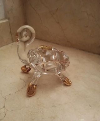 Tortuga decorativa de cristal dorada