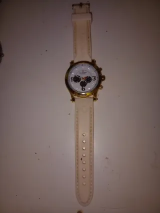 Reloj digital beige