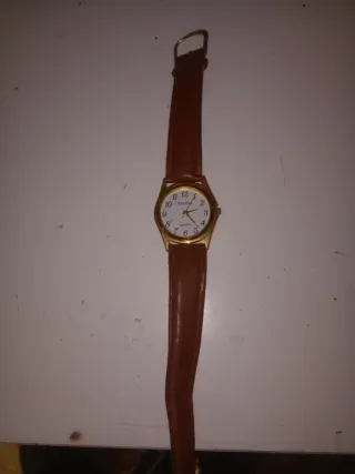 Reloj digital beige