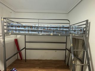 Cama alta IKEA metálica
