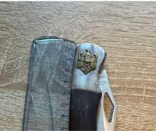 navaja de colección con simbología WWII