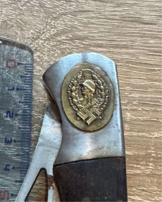 navaja de colección con simbología WWII