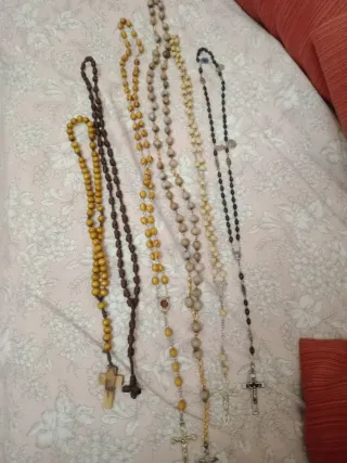 Rosarios de madera y metal