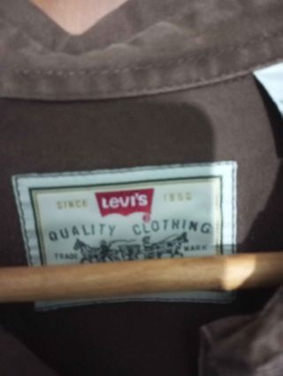 Camisetas Lewis Marrón y Rojas