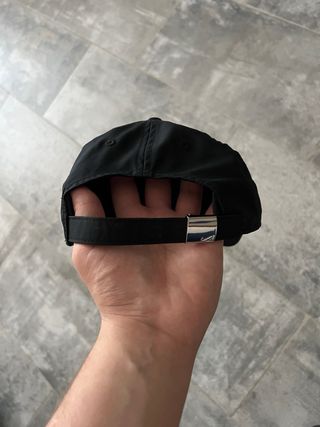 Cappellino Nike Nero con Swoosh in Metallo