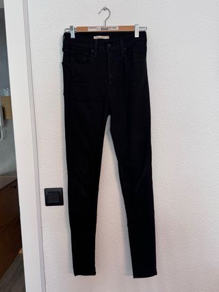 Pantalones Levi's pitillo negros T.36/38