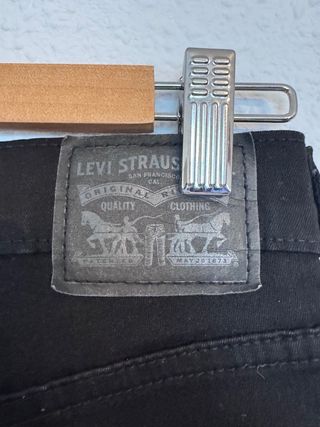 Pantalones Levi's pitillo negros T.36/38