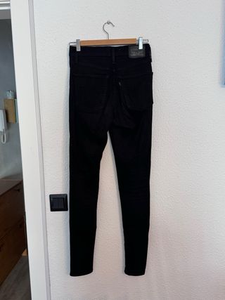 Pantalones Levi's pitillo negros T.36/38