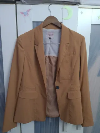 Americana Bershka Talla L Marrón