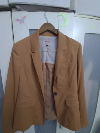 Americana Bershka Talla L Marrón