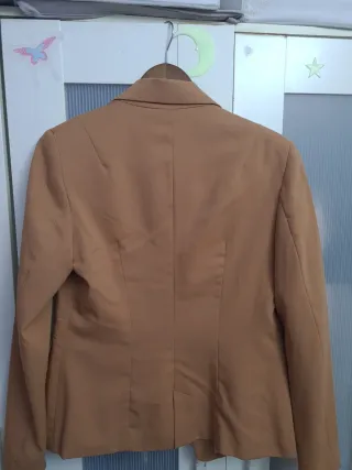 Americana Bershka Talla L Marrón