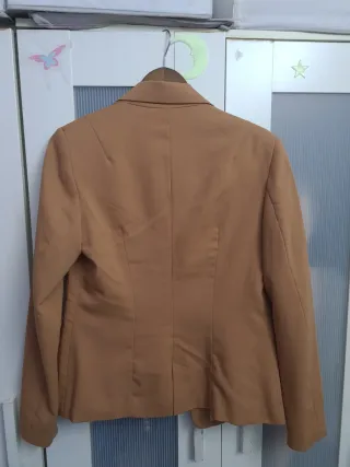 Americana Bershka Talla L Marrón