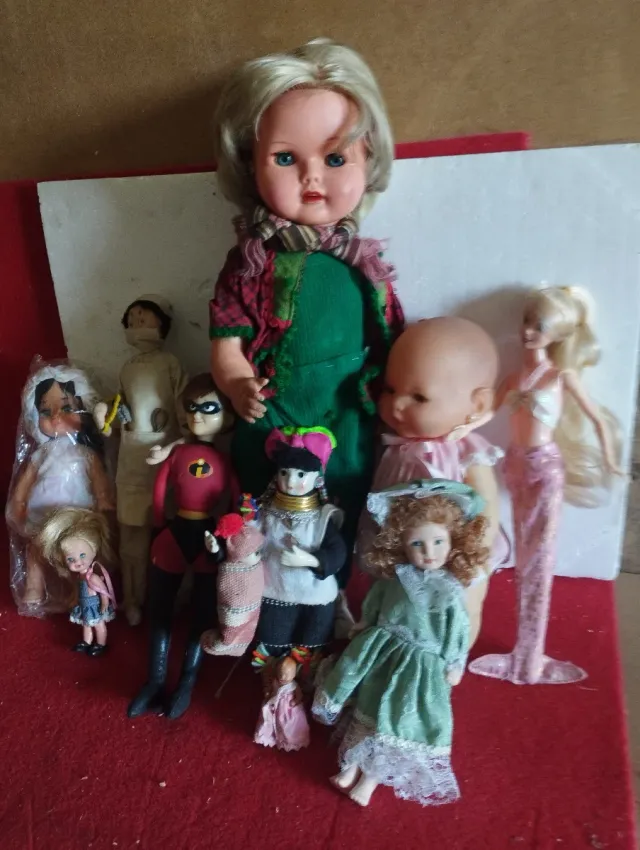 Lote di bambole varie tutte a 12€