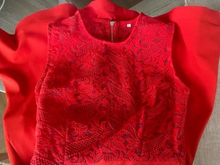 Vestido rojo encaje y volantes