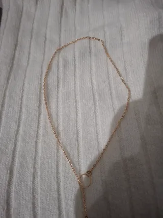 Collana dorata con ciondolo a barra