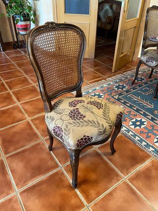 Conjunto Salón: Mesa, Sillas, Aparador y Espejo