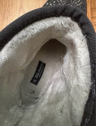 Botas marrones con tachuelas plateadas