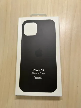 Cover iPhone 15 Silicone Nero MagSafe Apple