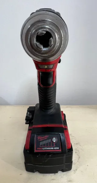 Taladro percutor Milwaukee M18 BLDD + Batería 5.0
