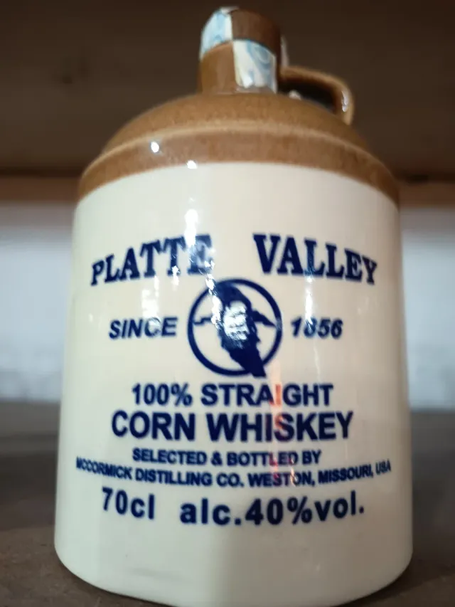 Bottiglie in ceramica per whisky