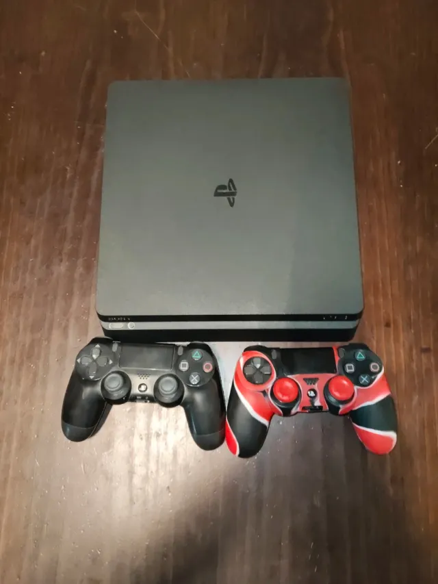 PS4 (PlayStation 4) con 2 controller