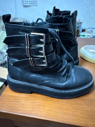 Botas Zara niña negras con hebillas número 31