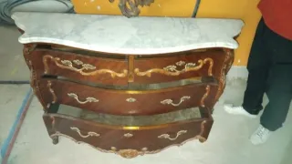 Mueble de entrada antiguo con espejo