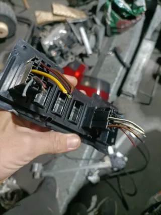 Mando Elevalunas Ibiza 6K