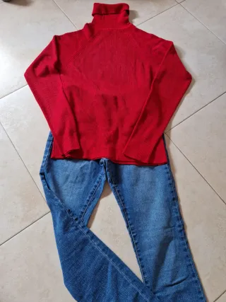 Conjunto Jersey Rojo y Jeans Azules