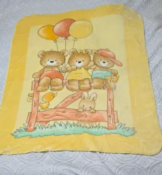 Manta de cuna amarilla con ositos y globos