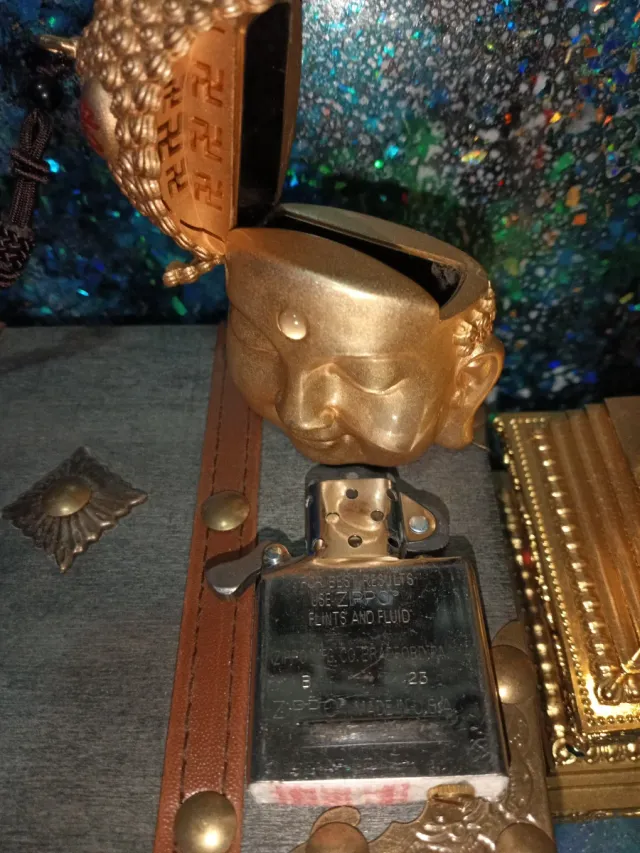 Zippo Original "Gold Buddha" + Collar + deco