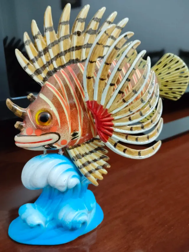 Figura Pez Cerámica Ola, Aletas en movimiento.