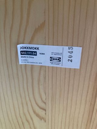 Mesa de comedor y 4 sillas de madera