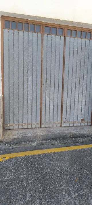 Puerta de garaje 2.45m alto x 2.35m ancho