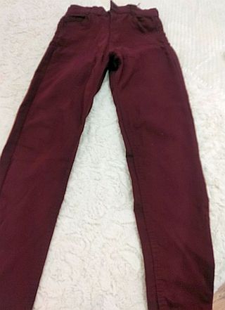 Pantalones vaqueros burdeos