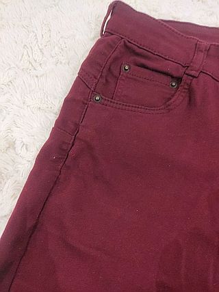 Pantalones vaqueros burdeos