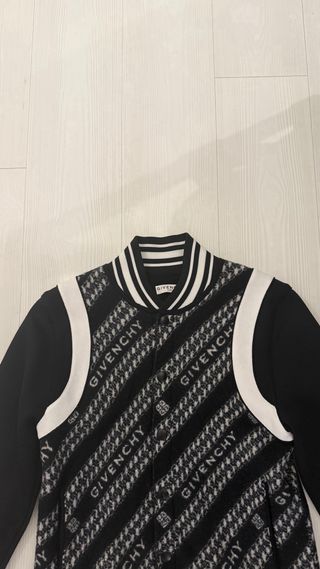 Cazadora Givenchy Negra y Blanca
