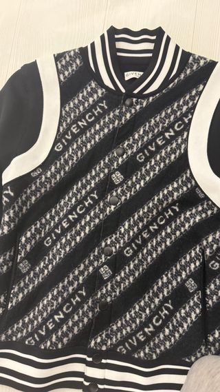 Cazadora Givenchy Negra y Blanca