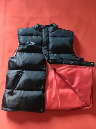 Chaleco Li-Ning Negro y Rojo