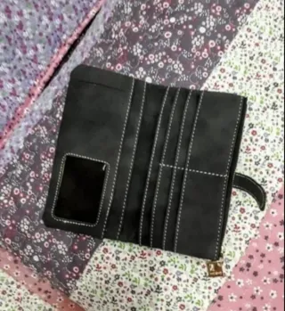 Monedero de piel gris