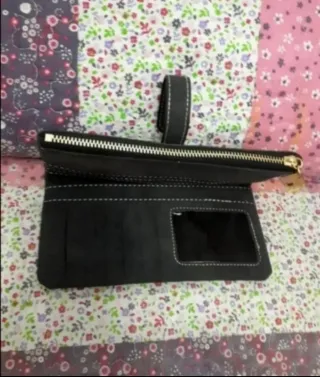 Monedero de piel gris